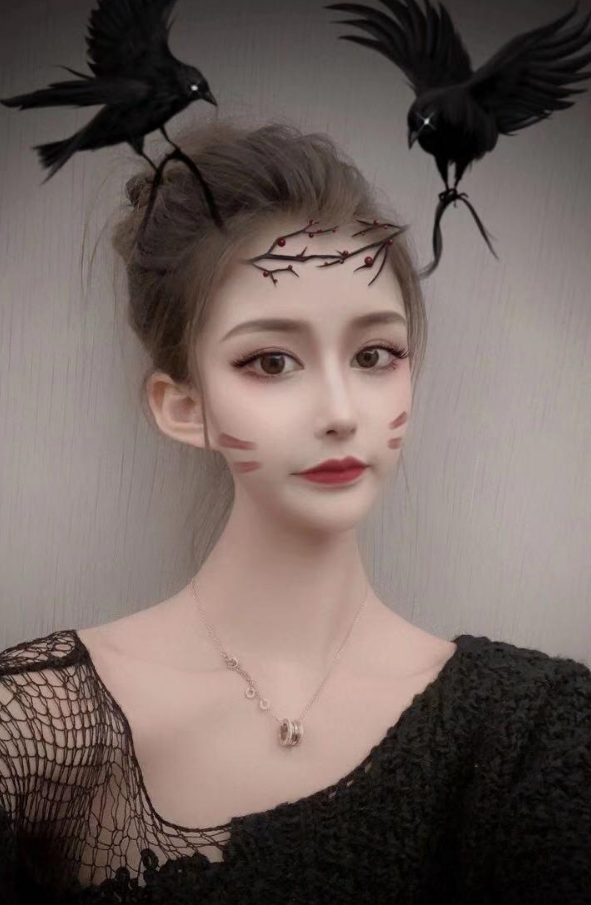 皮肤白嫩的思思