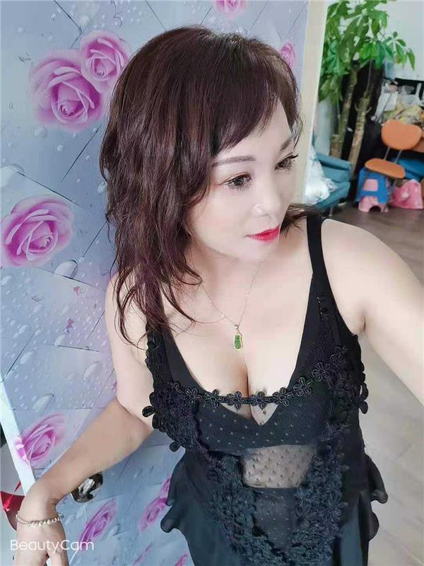 罗湖风Sao性感少妇榨精机